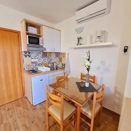 Vila Maslina Apartments Mit Pool Und Garten Nahe Am Strand Tucepi Room photo
