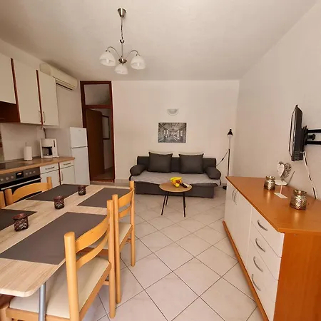 Vila Maslina Apartments Mit Pool Und Garten Nahe Am Strand Tucepi Room photo
