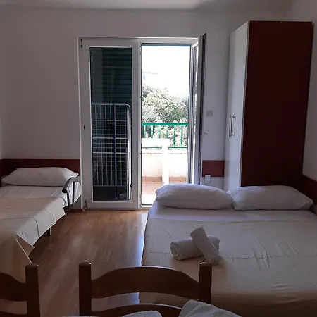 Vila Maslina Apartments Mit Pool Und Garten Nahe Am Strand Tucepi Room photo