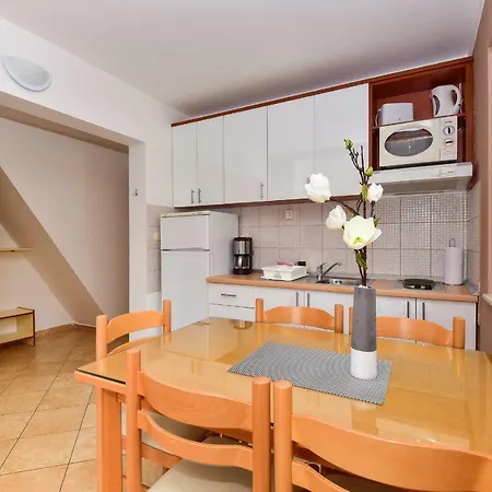 Vila Maslina Apartments Mit Pool Und Garten Nahe Am Strand Tucepi Exterior photo