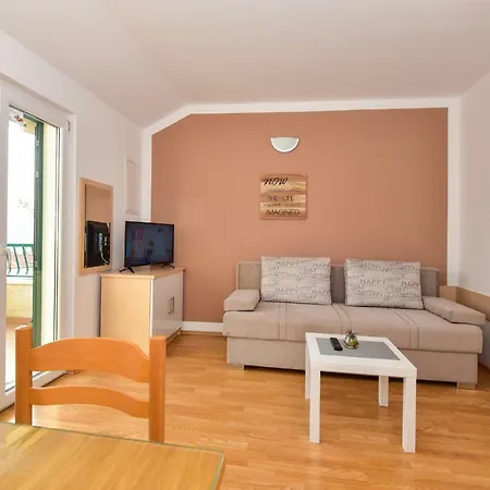 Vila Maslina Apartments Mit Pool Und Garten Nahe Am Strand Tucepi Exterior photo