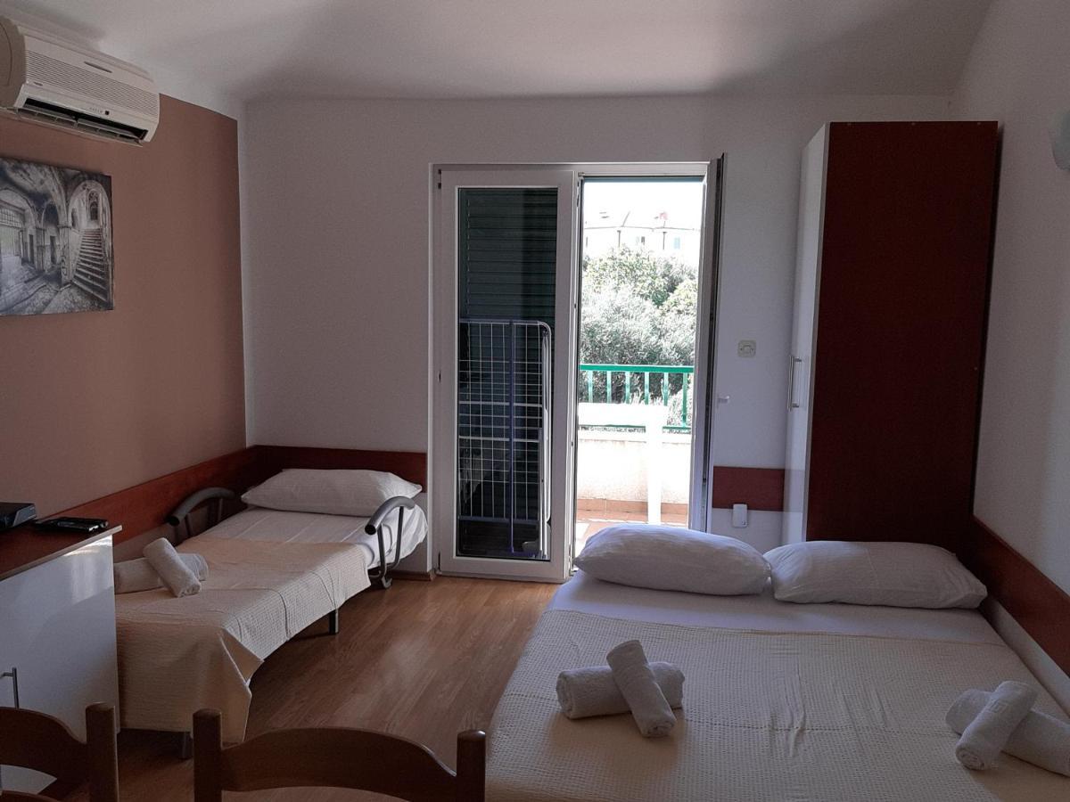 Apartment Maslina Mit Pool Und Garten Nahe Am