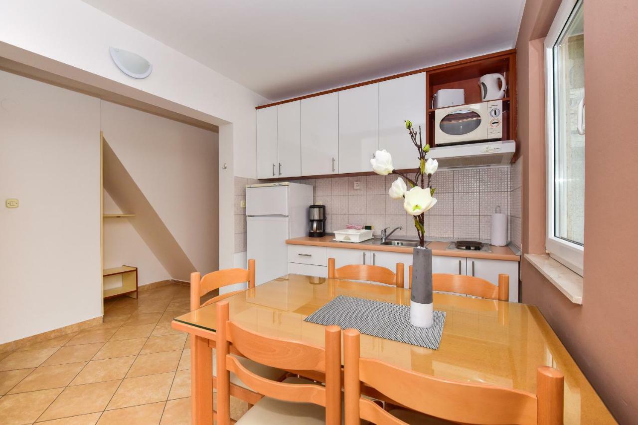 Maslina Mit Pool Und Garten Nahe Am Apartament Tučepi